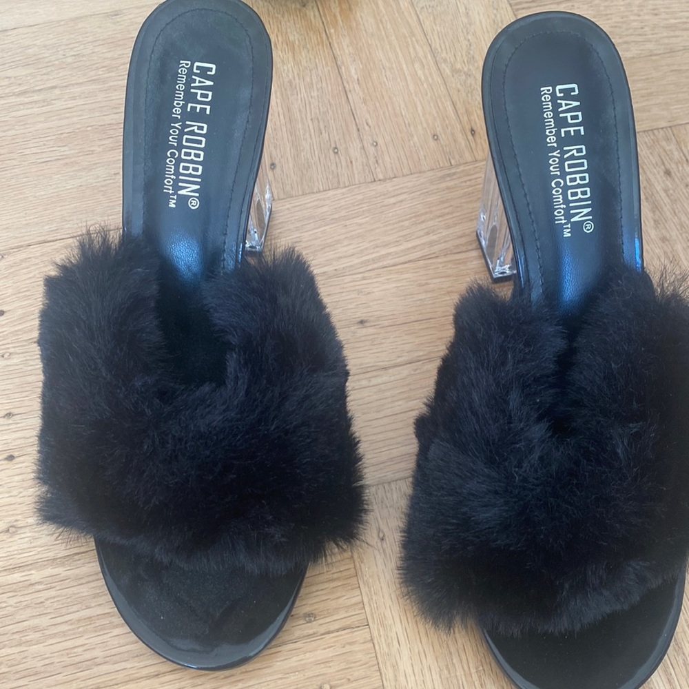 Cape robin fuzzy heels